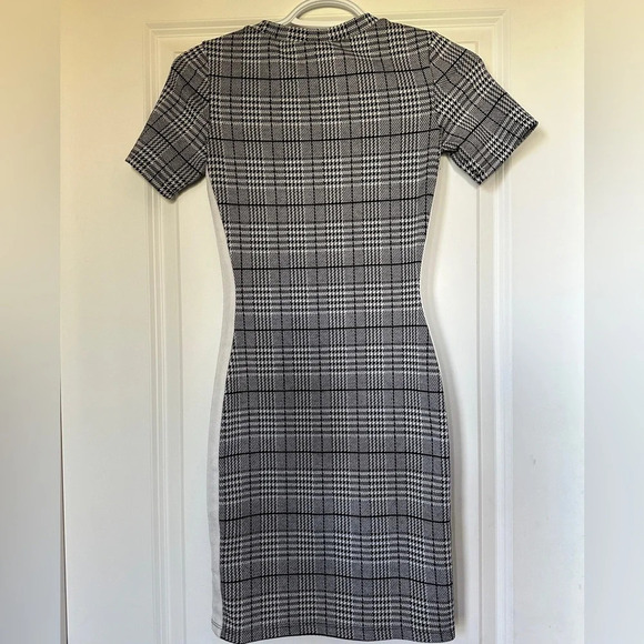 Divided by H&M Black, White & grey Plaid Cap Sleeve Mini Dress |Size 2 - Picture 3 of 3